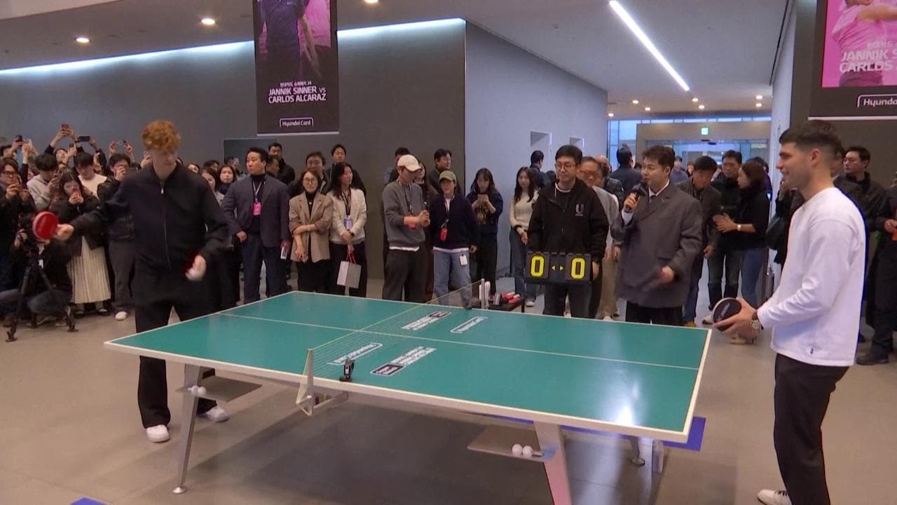 Seul: la prima sfida del 2026 tra Sinner e Alcaraz è a ping pong