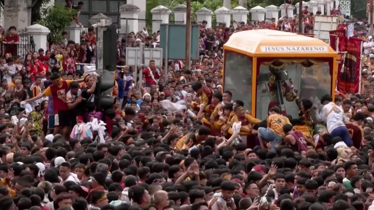 Manila, il Nazareno Nero: mezzo milione in strada per la grande processione