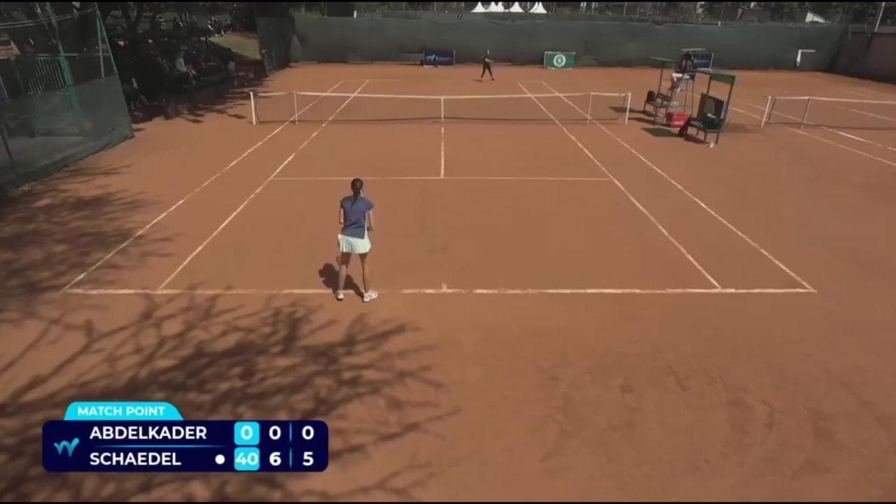 Kenya, la tennista è invitata a un torneo internazionale ma non sa giocare: la partita è un disastro