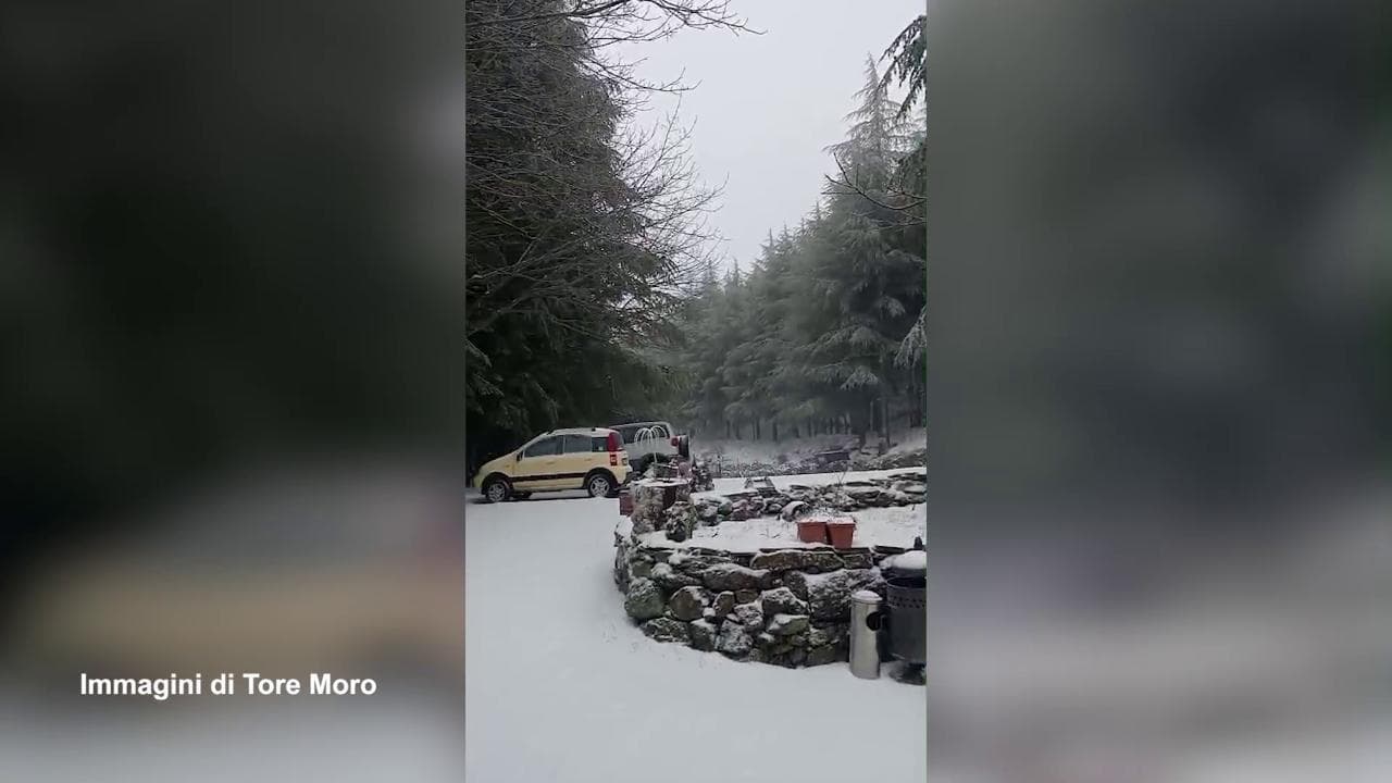 Neve e vento oltre i 100km/h in Sardegna, aerei e navi dirottate