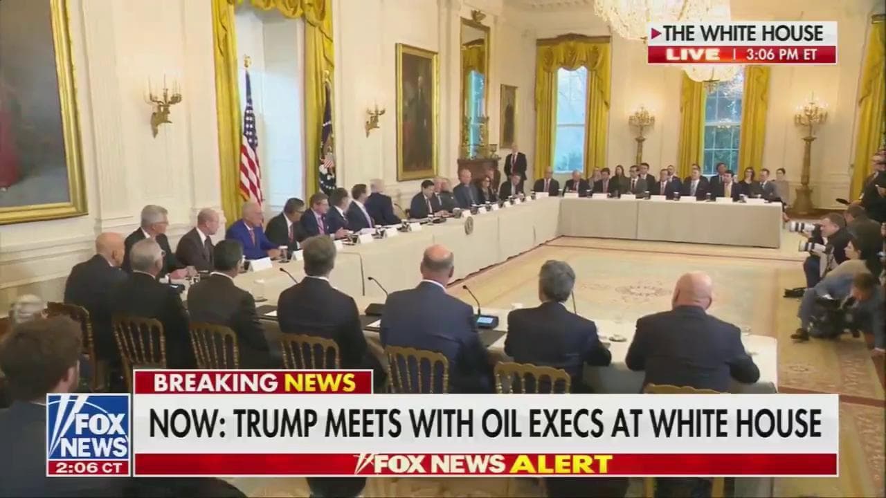 Trump interrompe il summit con i petrolieri per osservare i lavori al salone della Casa Bianca