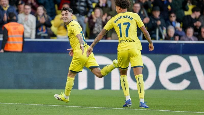 Alberto Moleiro esulta dopo il gol