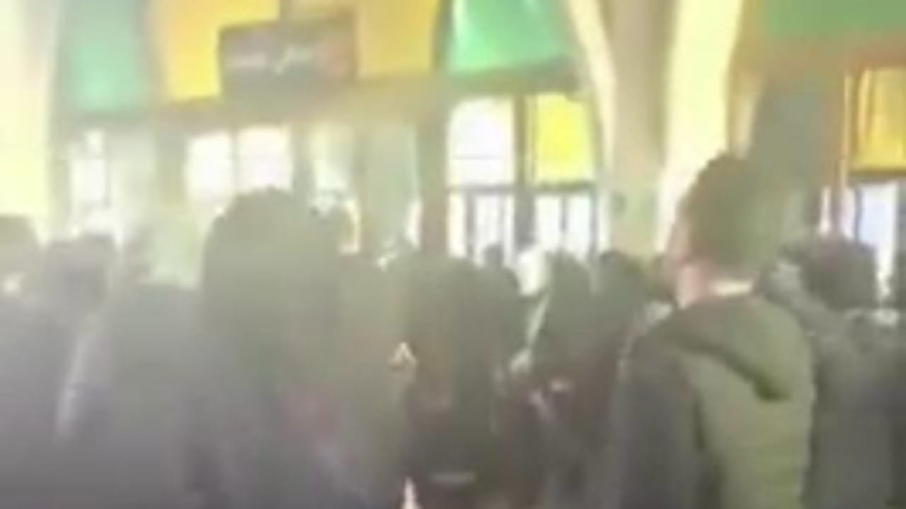 Iran, rabbia al funerale delle vittime: niente preghiere ma slogan "Morte a Khamenei!"
