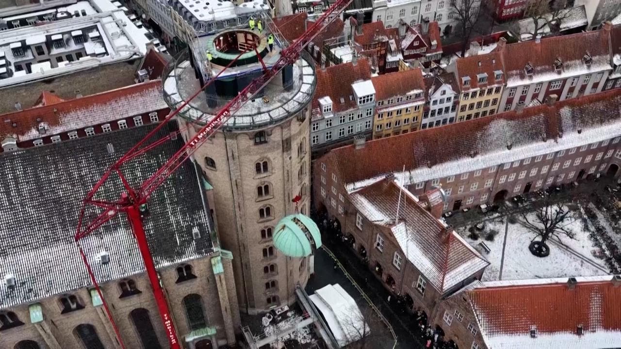 Copenaghen, rimossa per lavori la cupola dell'osservatorio astronomico: riaprirà in autunno