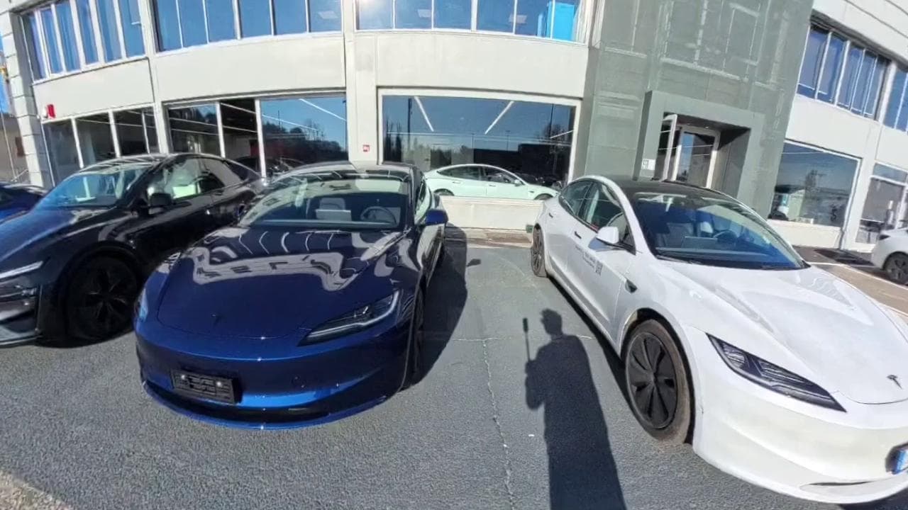 A spasso per Roma con la Tesla a guida autonoma