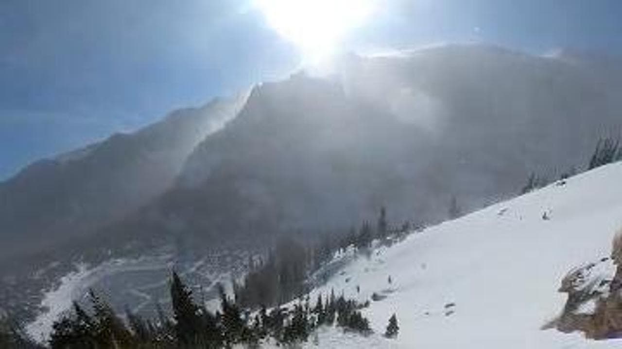 Colorado, valanga travolge due sciatori nel parco nazionale: salvi per un soffio