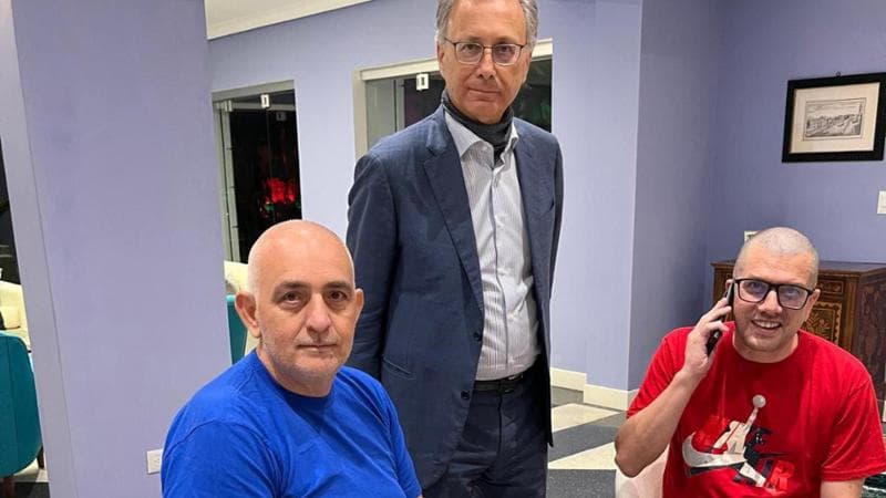 Un letto comodo e cibo italiano, il primo giorno di libertà di Trentini: “Ora voglio tornare a casa”