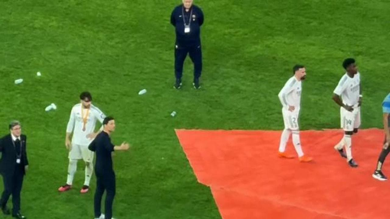 Il brutto gesto di Mbappé: rifiuta di applaudire il Barcellona dopo la sconfitta