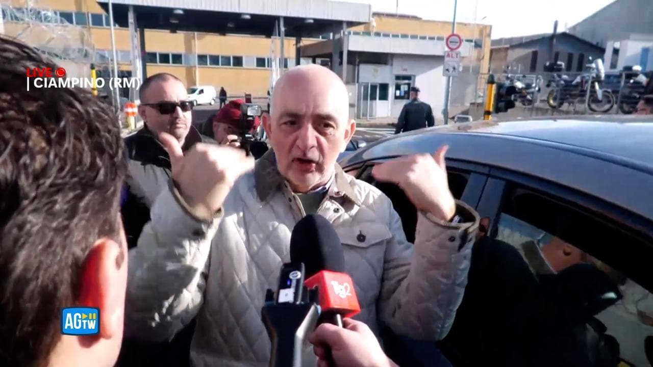 Burlò: "Dormivamo per terra tra gli scarafaggi, peggio di Alcatraz"