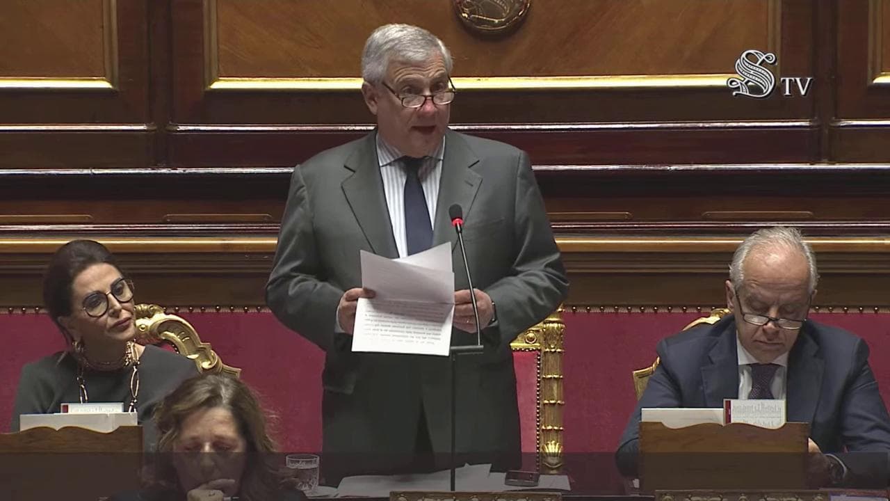 Iran, Tajani: "Repressione inaccettabile, cessi la pena di morte". L'applauso del Senato
