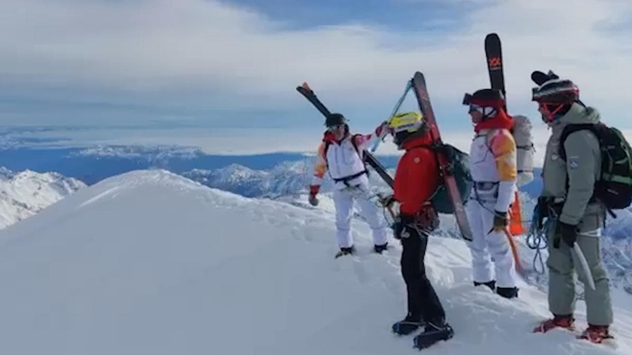 Milano-Cortina 2026, la fiaccola olimpica nella tappa più alta d'Italia: eccola sul Monte Rosa