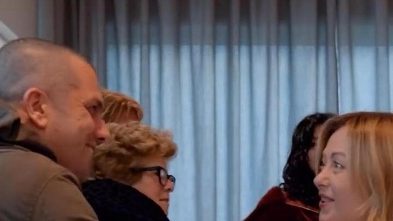 Meloni a Trentini: "Hai abbracciato mamma? È stata tanto in pensiero"