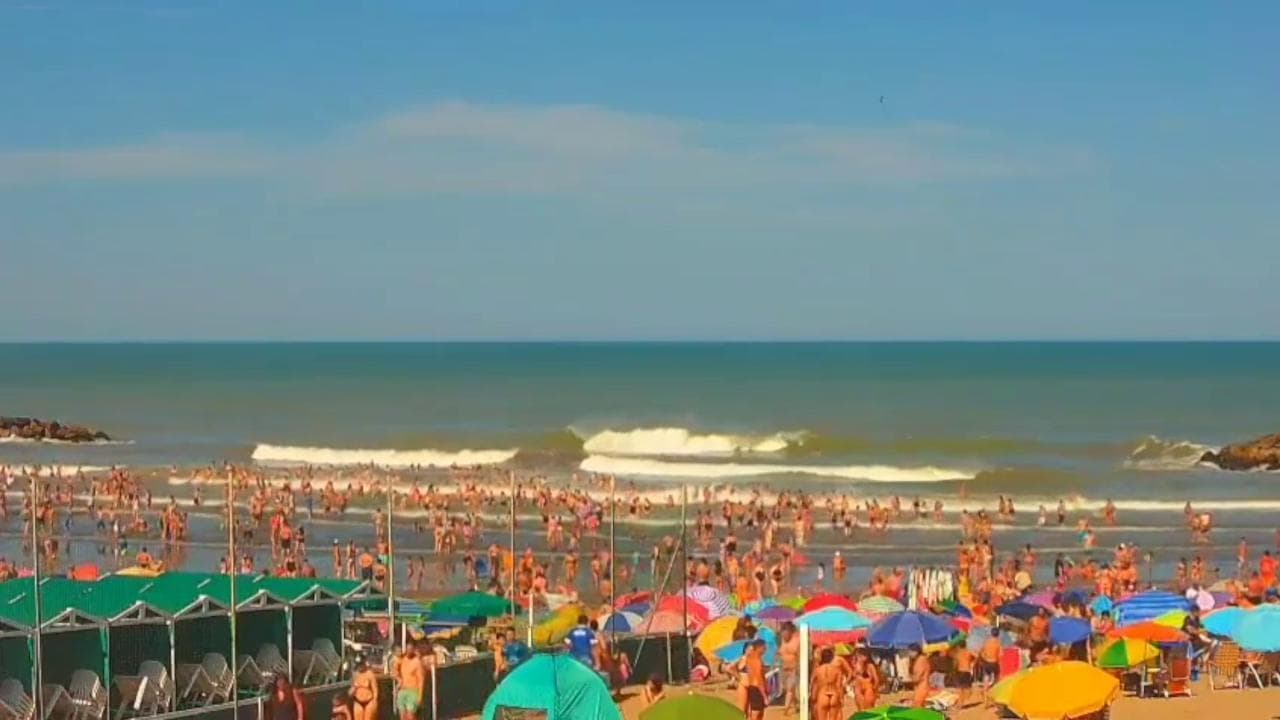 Argentina, onda anomala sulla spiaggia: un morto e 35 feriti