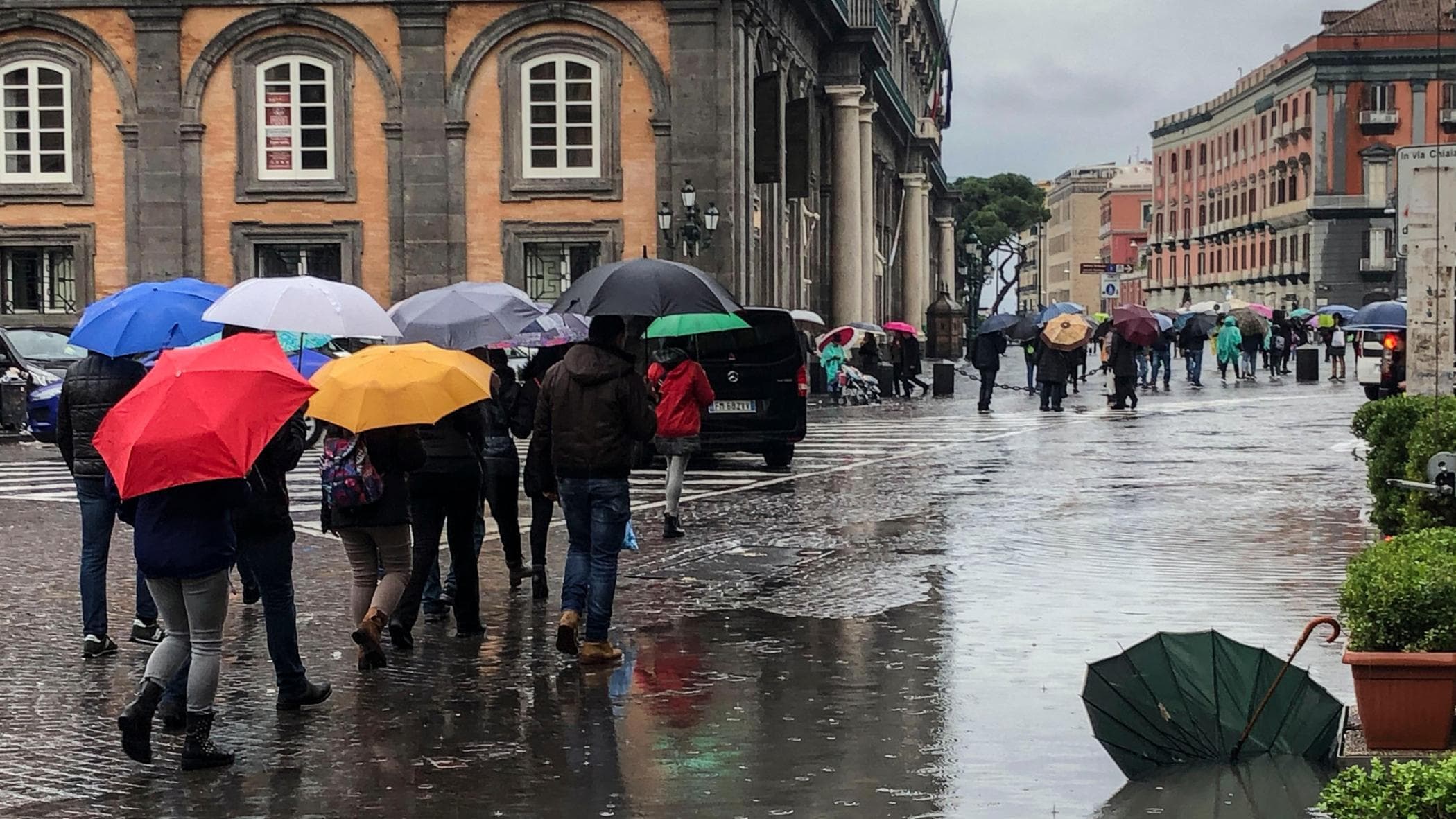 Hava tahmini, hafta sonu sonbahar yağmurları. Pazartesiden itibaren fırtına ve fırtına riski var