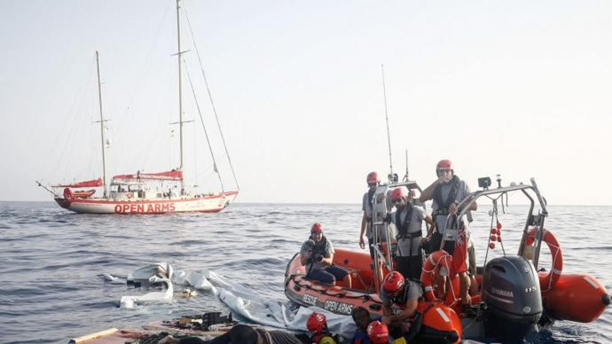 Oper Arms, İspanyol hükümeti kurucusuna denizdeki kurtarma çalışmalarından dolayı bir övgü veriyor