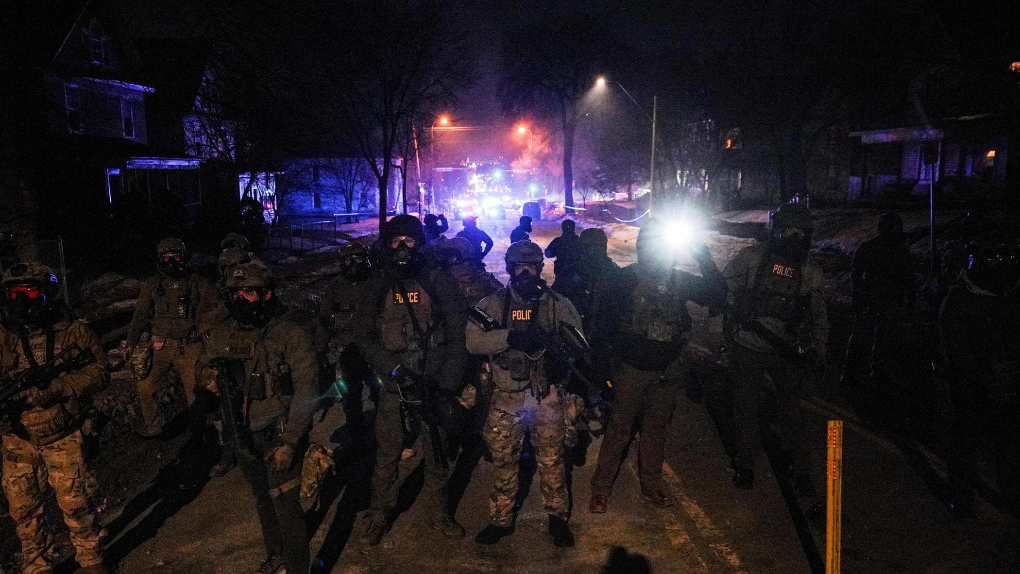 ミネアポリスでは新たな緊張が高まり、警官が移民を射殺、負傷した。トランプ大統領、反乱法を発動
