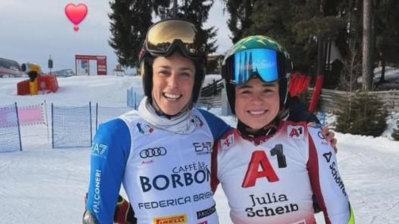 L'incontro tra Federica Brignone e Julia Scheib, vincitrice di tre giganti quest'anno (Instagram federicabrignone)