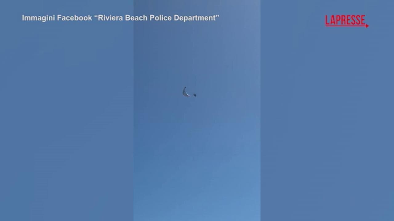 Florida, parapendio si schianta in mare: pilota si salva dopo una caduta di 150 metri