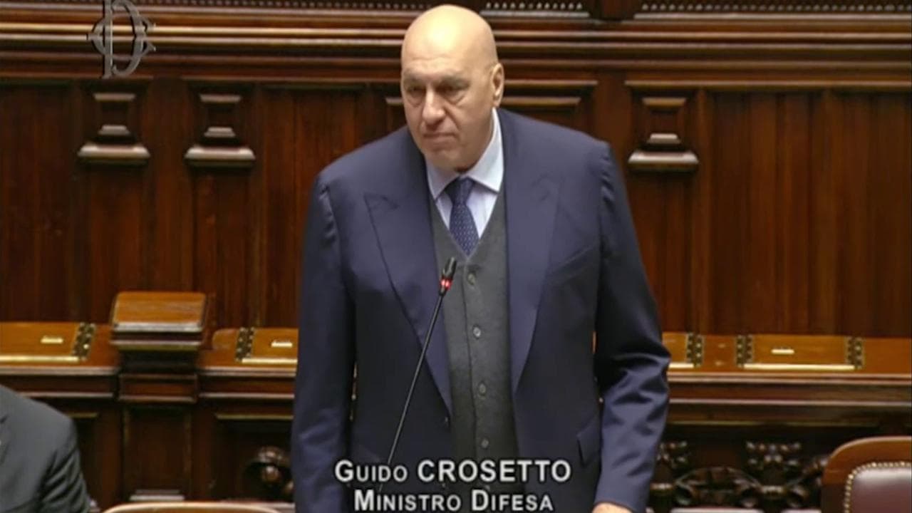 Guerra in Ucraina, Crosetto: "Qualcuno si vergogna di aiutare Kiev, io ne sono fiero"