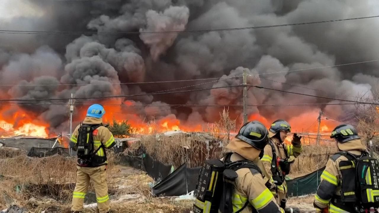 Seul, imponente incendio nel distretto di Gangnam: al lavoro oltre 300 vigili del fuoco