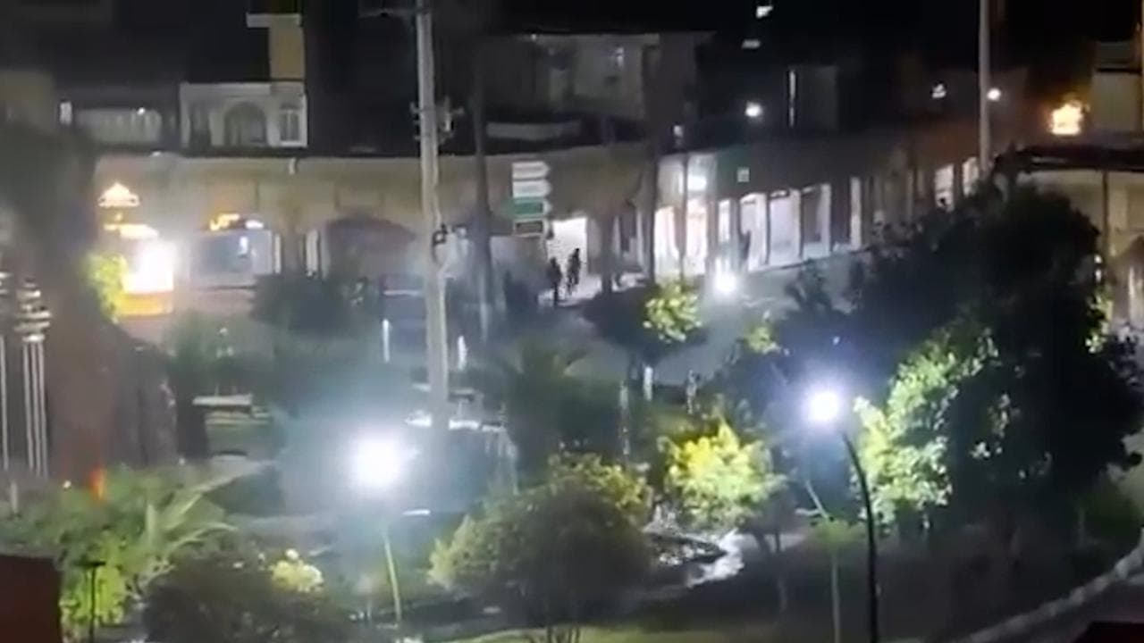 Iran, i militari sparano in strada durante le manifestazioni a Dezful