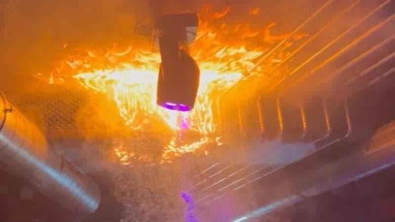 “I pannelli rotti del soffitto tenuti con le stecche da biliardo, avevano deciso di ripararli così”