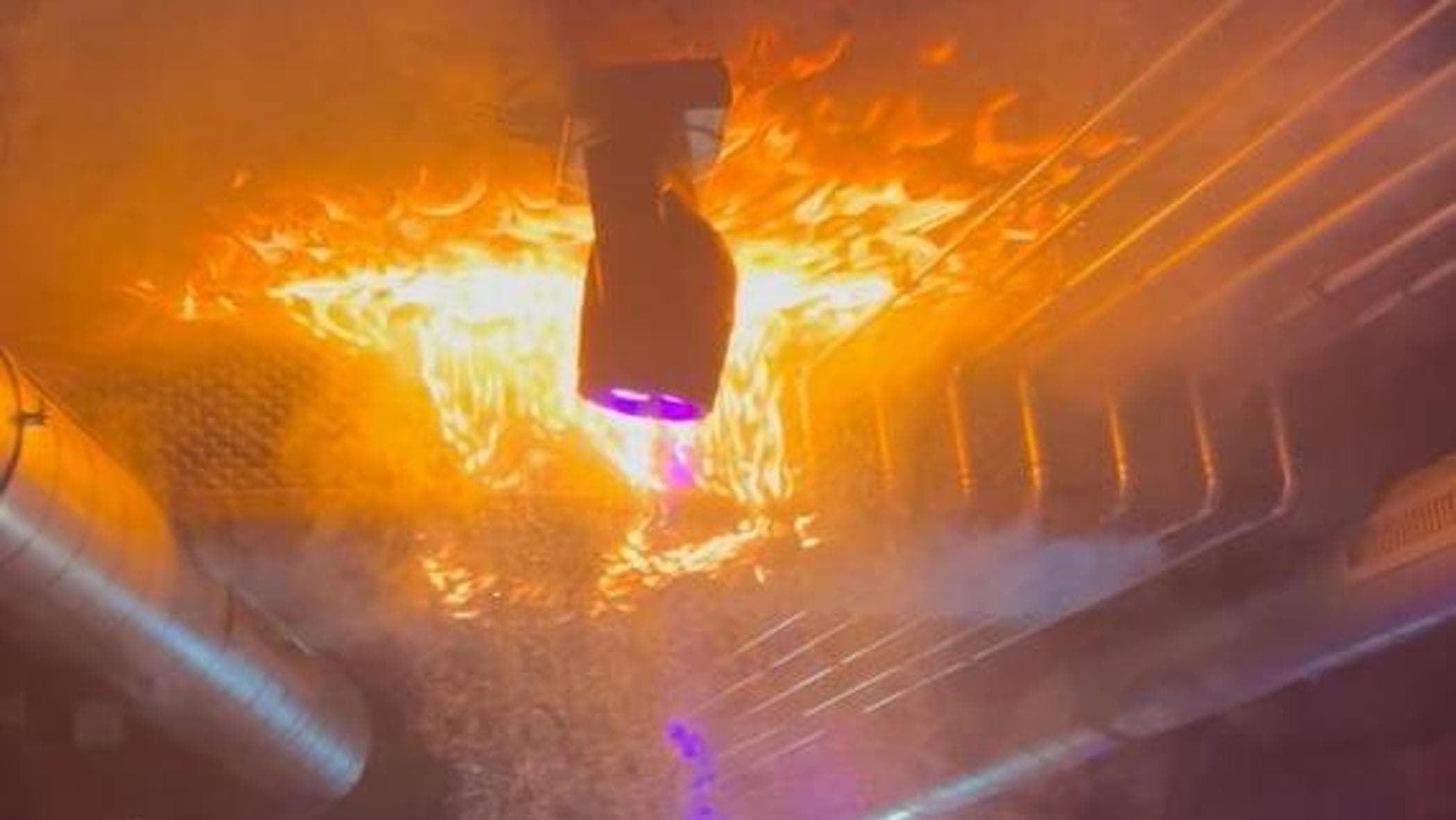 “I pannelli rotti del soffitto tenuti con le stecche da biliardo, avevano deciso di ripararli così”