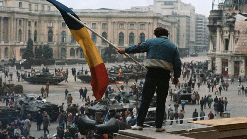 La popolazione rumena festeggia la fine della dittatura di Ceausescu  (Photo by David Turnley/Corbis/VCG via Getty Images)