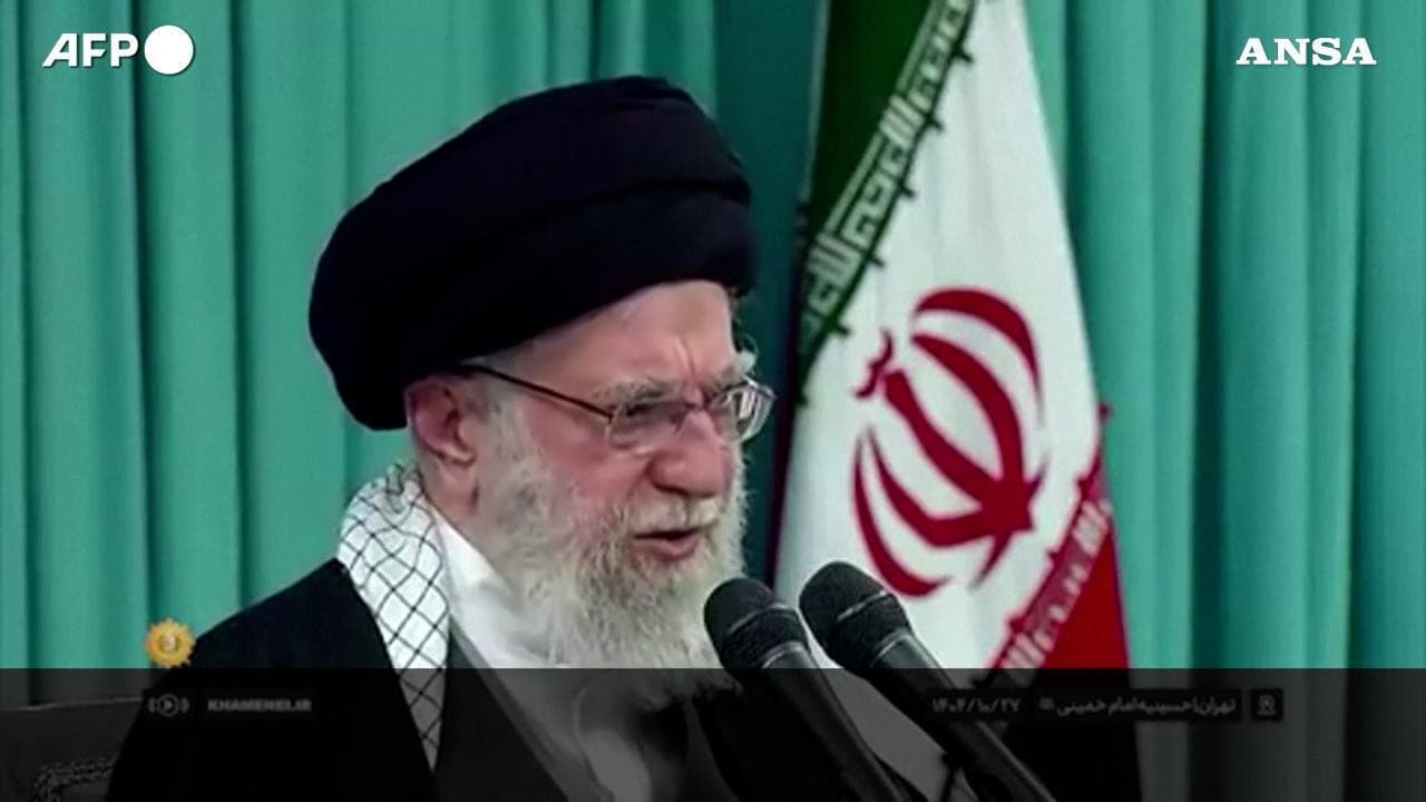Iran, Khamenei: "Spezzeremo la schiena ai sediziosi. Fra loro c'è anche Trump"