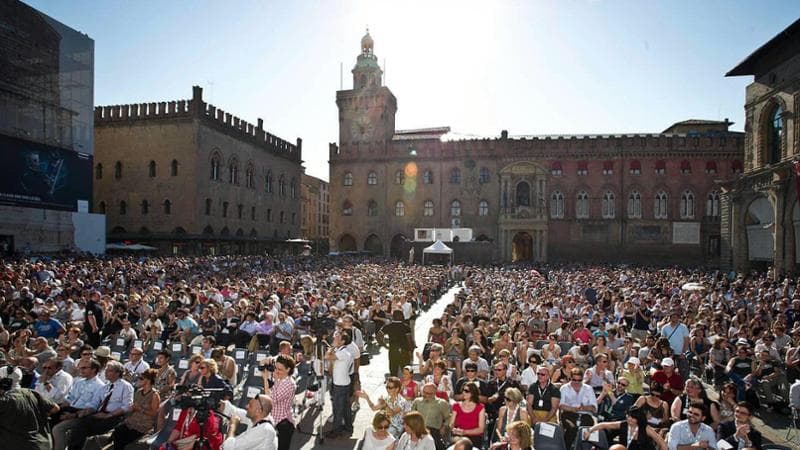 Il palco principale del festival in piazza maggiore a Bologna