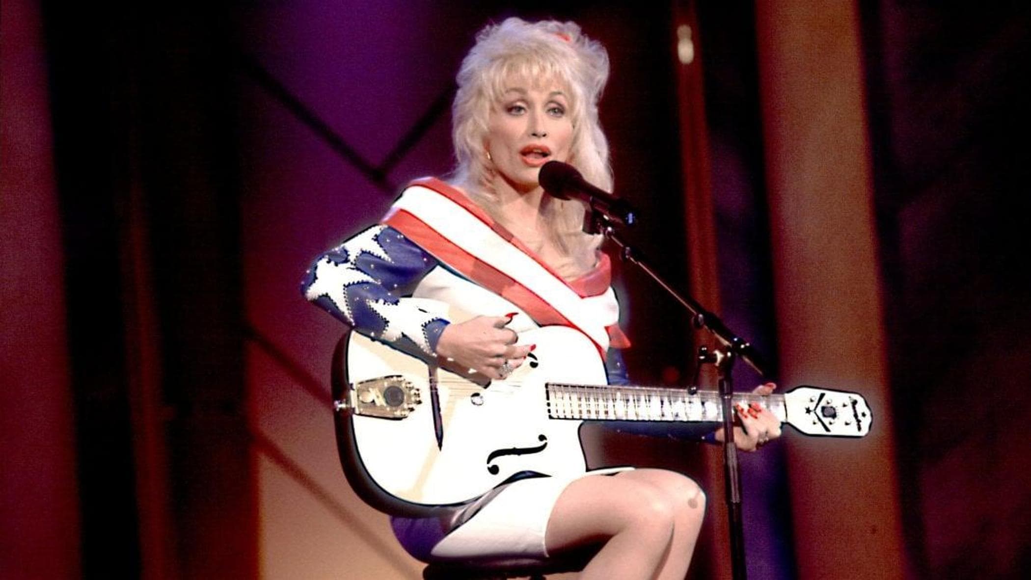 Dolly Parton compie 80 anni: la regina del country che ha cambiato l’America
