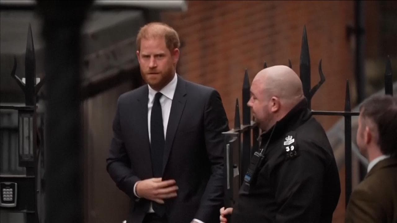 Londra, l'arrivo del principe Harry al tribunale per il processo contro il Daily Mail