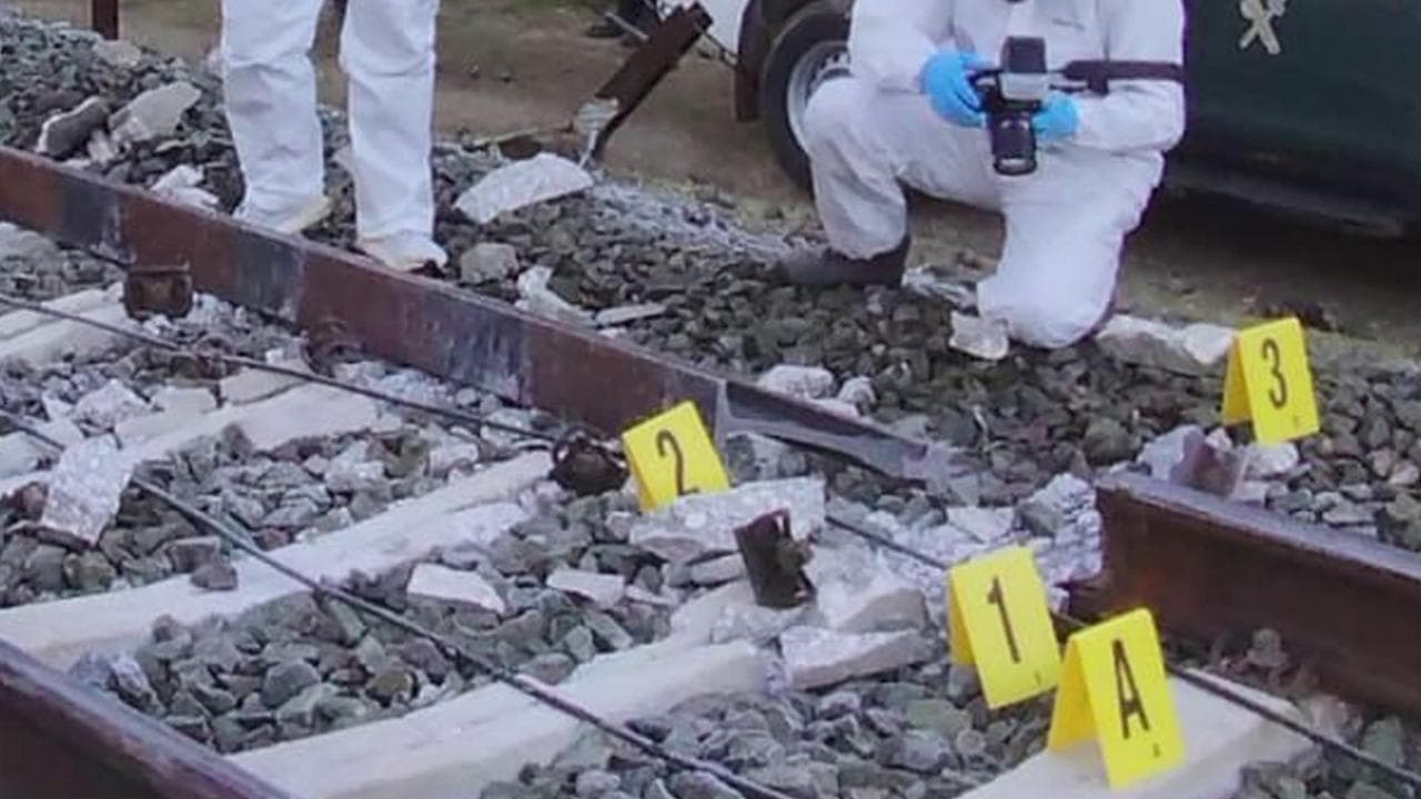 Spagna, incidente ferroviario: la scientifica analizza il binario e sospetto giunto rotto