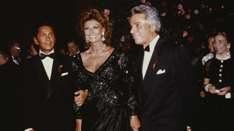 Sophia Loren con Valentino e Giancarlo Giammetti all'inaugurazione della mostra "30 anni di magia" a New York