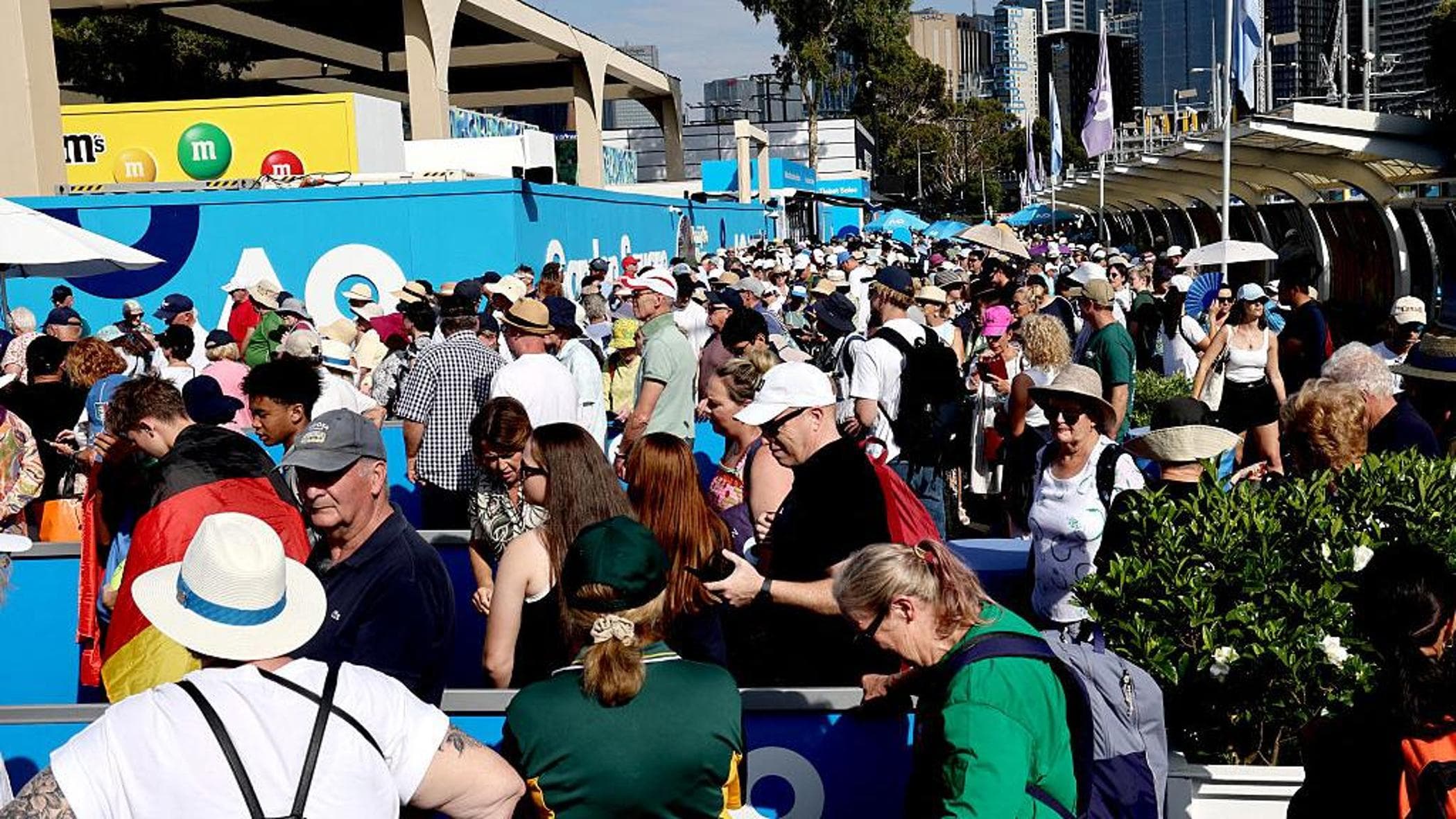 Australian Open 2026, i risultati in diretta. Oggi quattro italiani in campo: Darderi, Sonego, Musetti e Sinner