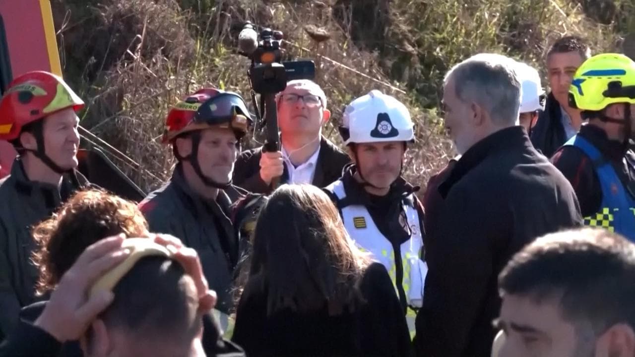 Spagna: re Felipe e Letizia sul luogo della tragedia ferroviaria