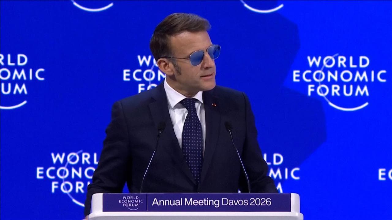 Davos, Macron: "Il mondo va verso la legge del più forte", ironia su Trump