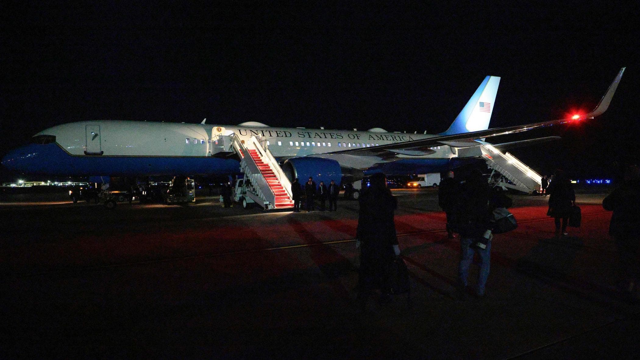 Che cosa è l’Air Force Two, l’aereo di scorta preso da Trump