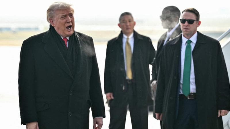 Donald Trump arriva all'aeroporto di Zurigo prima di raggiungere Davos