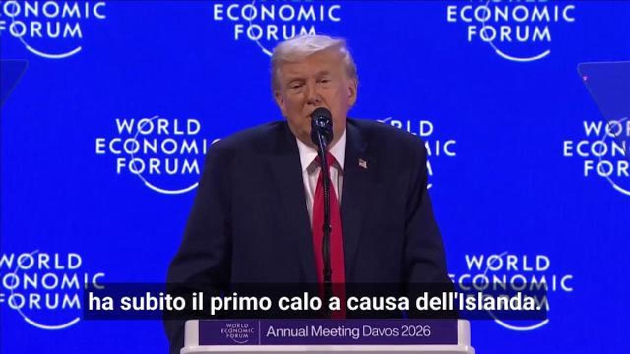 Davos, la gaffe clamorosa di Trump: confonde l'Islanda con la Groenlandia
