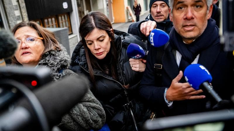 Crans-Montana, Jessica si autoassolve: “Avevo detto di tenere le candele in basso”