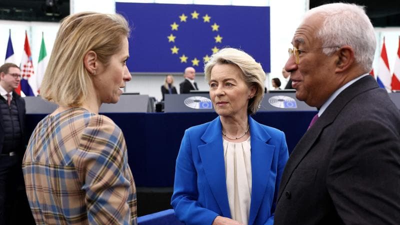 La presidente della Commissione europea Ursula von der Leyen (al centro) con l'Alta rappresentante per gli Affari esteri Ue Kaja Kallas (a sinistra) e il presidente del Consiglio Ue&nbsp;Antonio Costa&nbsp;
