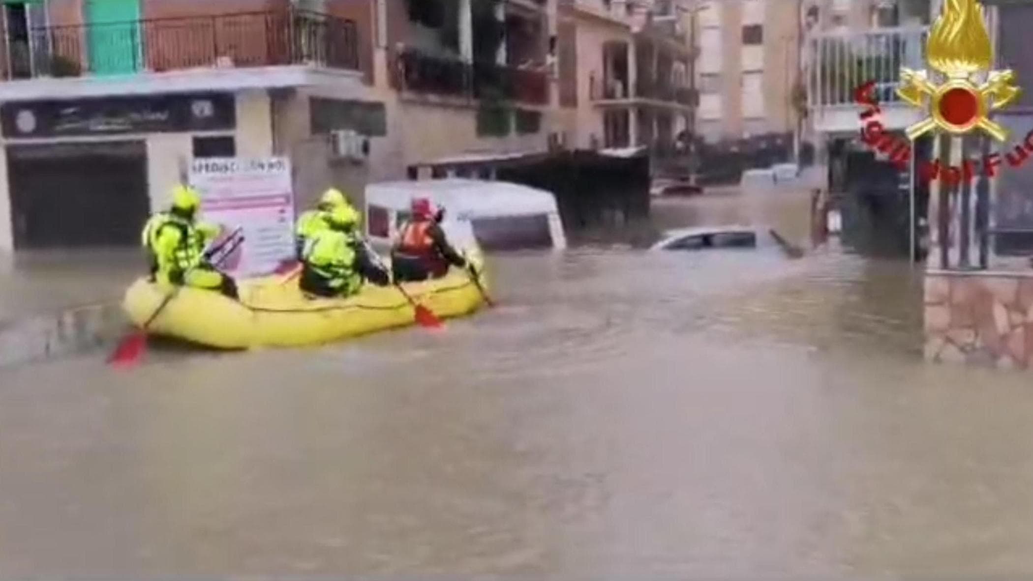 Maltempo in Calabria, inizia la conta dei danni. Treni locali ancora fermi e intere zone senz’acqua