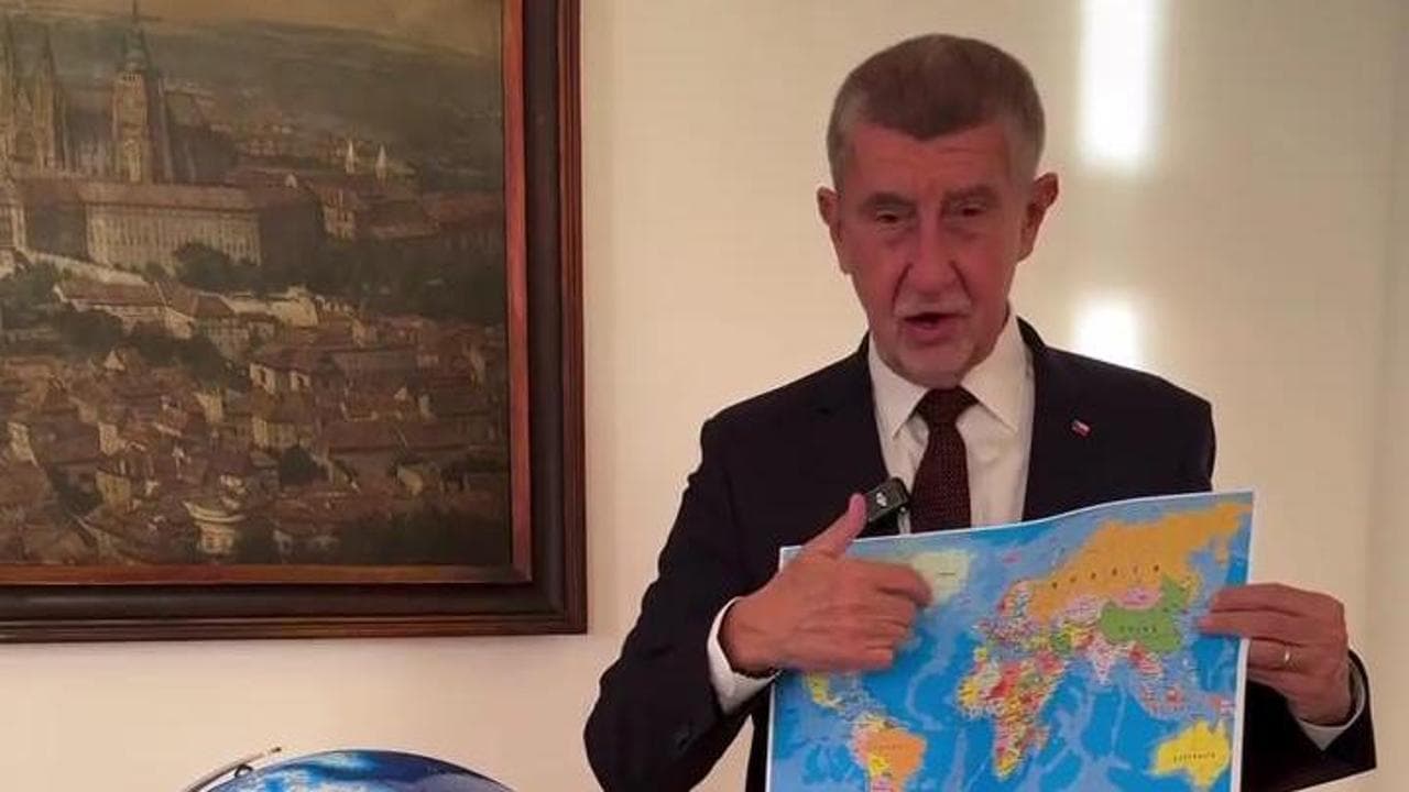 Groenlandia, il premier ceco Babis: "Ho preso un mappamondo per trovarla"