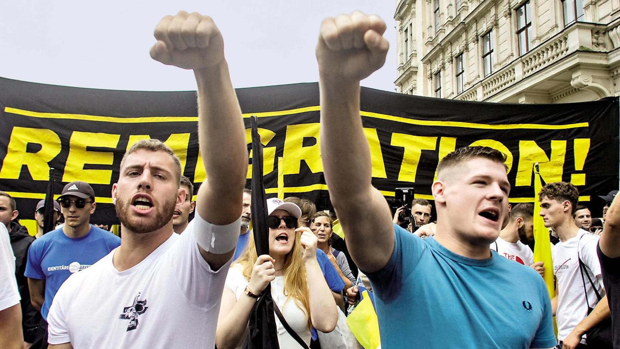 Il raduno anti migranti che imbarazza l’Afd. “Cacciamone milioni”