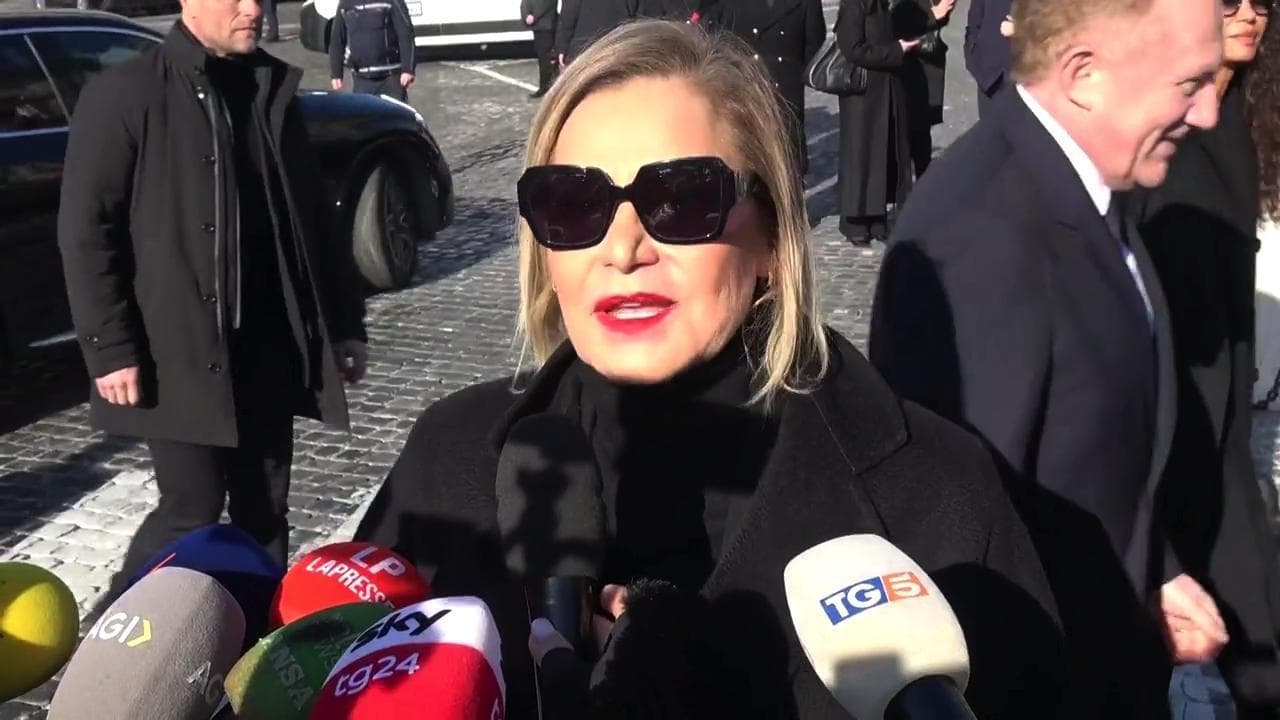 Simona Ventura: "Valentino diceva che ero la sua ambasciatrice piu' tatuata"