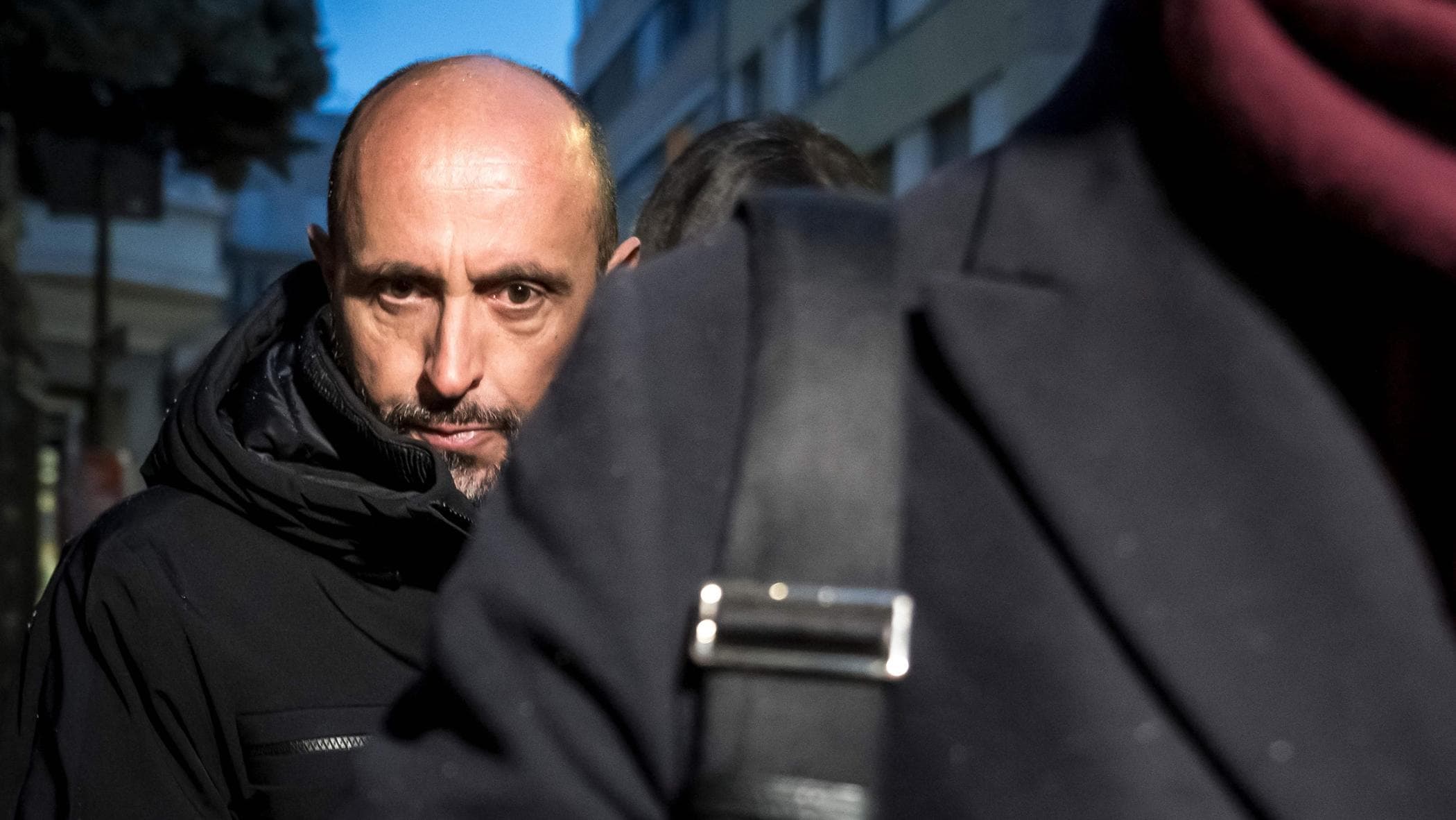 Crans-Montana, Jacques Moretti esce dal carcere: l’amico ha pagato la causzione di 200 mila franchi