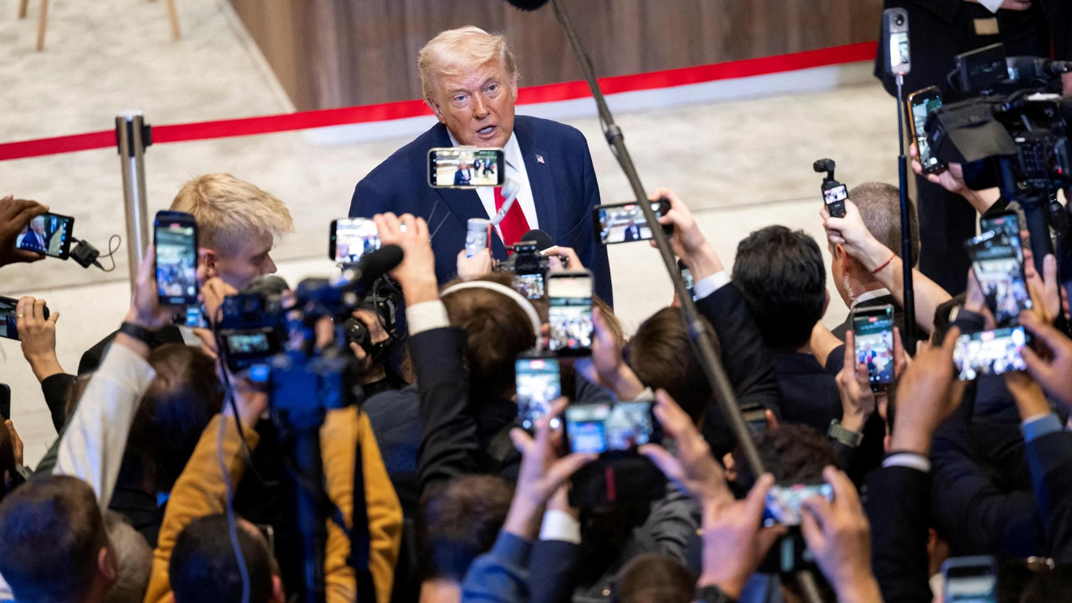 Potenti a Davos, il mondo parallelo