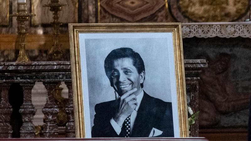Funerali di Valentino, da Mozart a Umberto Bindi: la playlist dell’ultimo viaggio