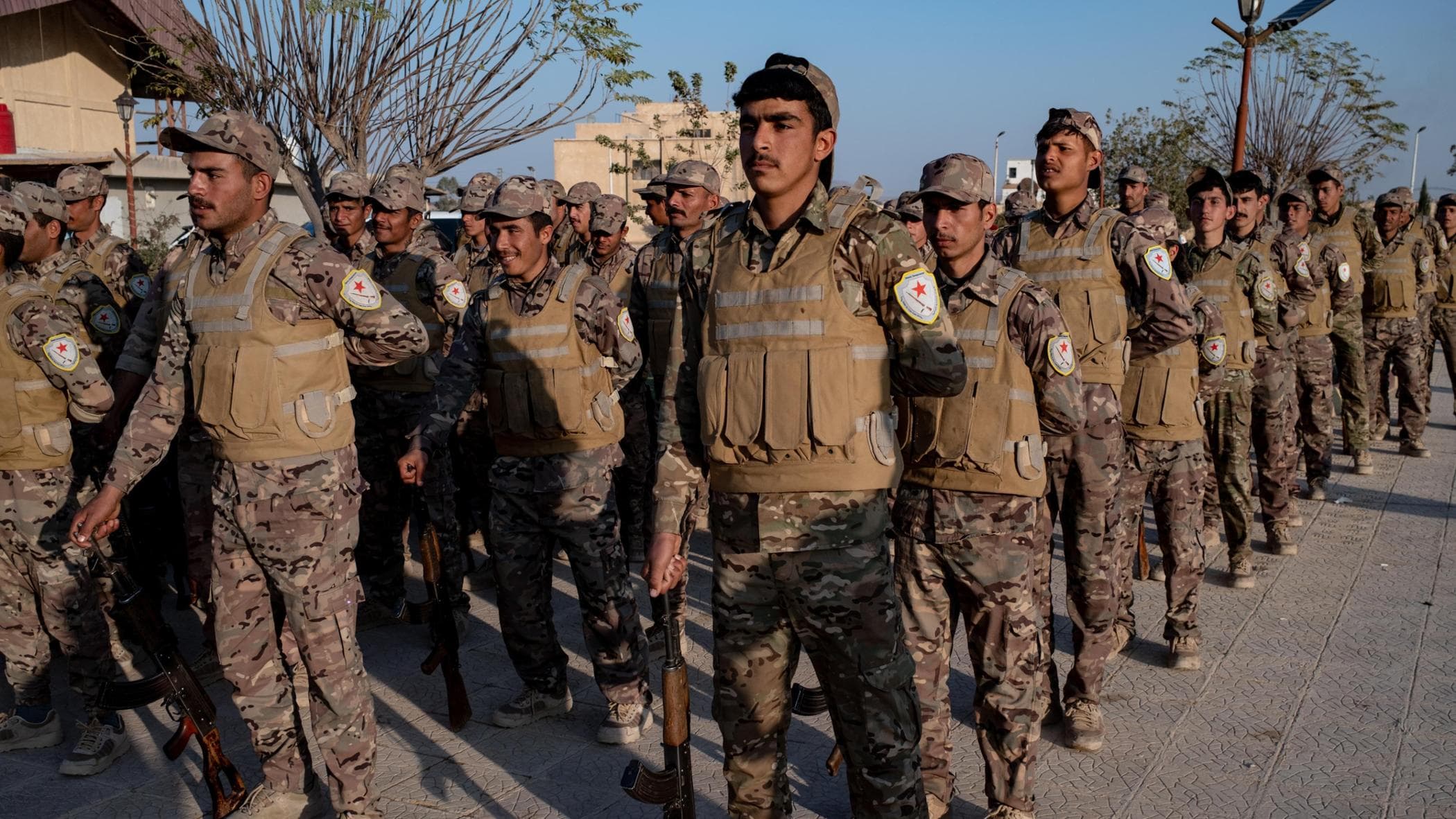 Cosa sta succedendo ai curdi in Siria e perché dietro la fine del Rojava c’è Donald Trump